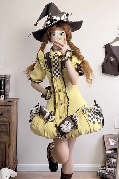 Finely Styled Dress with a Classic Vintage Look