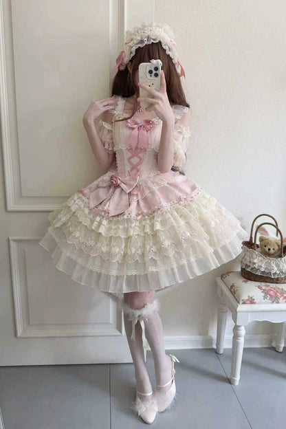 Finely Styled Dress with a Classic Vintage Look