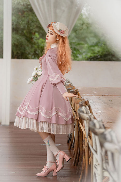 Classic Vintage Dress with a Flattering Fit