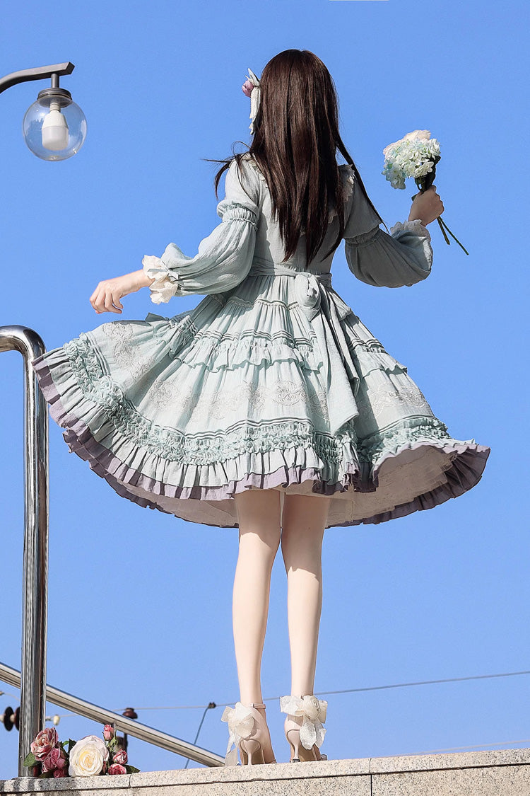 Finely Styled Dress with a Classic Vintage Look