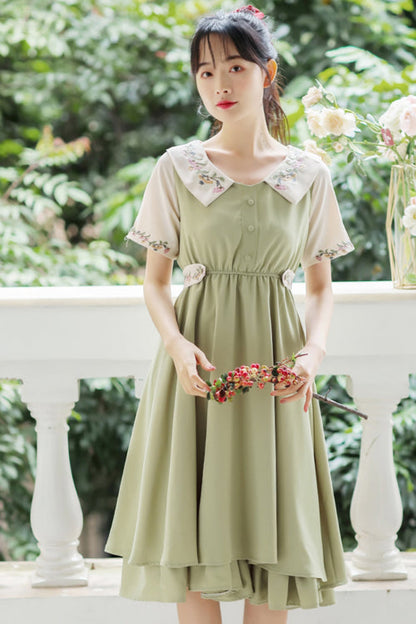 Finely Styled Dress with a Classic Vintage Look