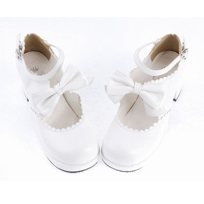 Effortlessly Elegant Shoes with a Timeless Design