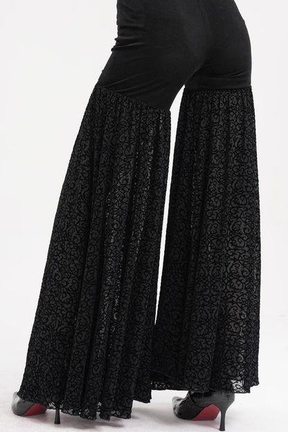 Effortlessly Elegant Pants with a Timeless Design