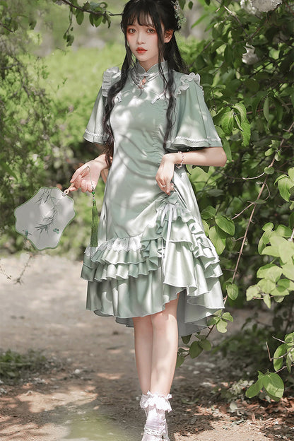 Finely Styled Dress with a Classic Vintage Look