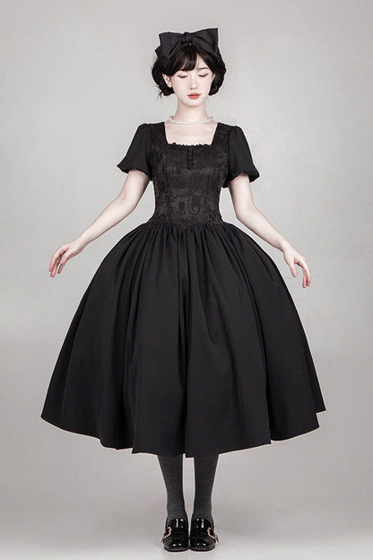 Beautifully Finished Dress in a Timeless Design