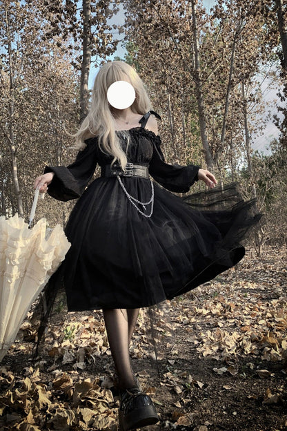 Finely Styled Dress with a Classic Vintage Look