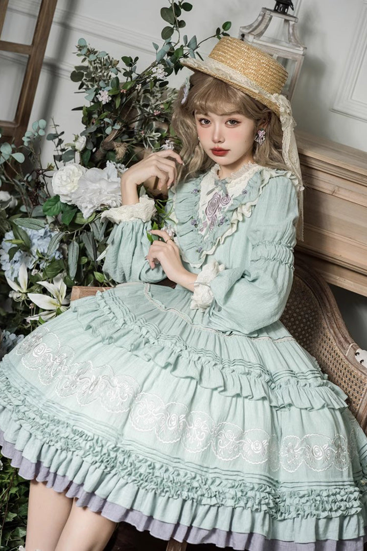 Finely Styled Dress with a Classic Vintage Look
