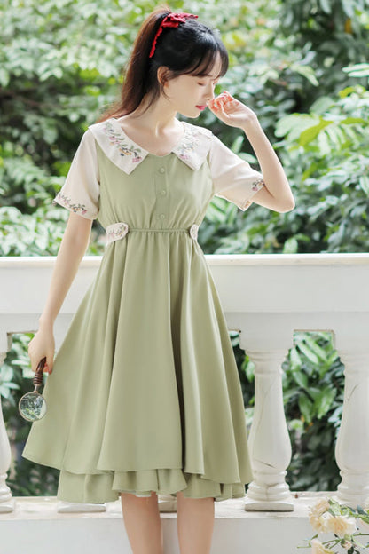 Finely Styled Dress with a Classic Vintage Look