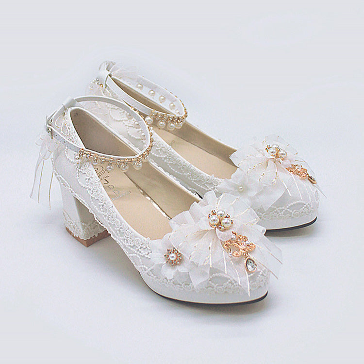 Effortlessly Elegant Heels with a Timeless Design