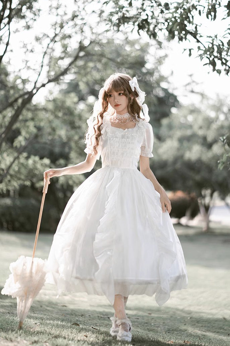 Finely Styled Dress with a Classic Vintage Look