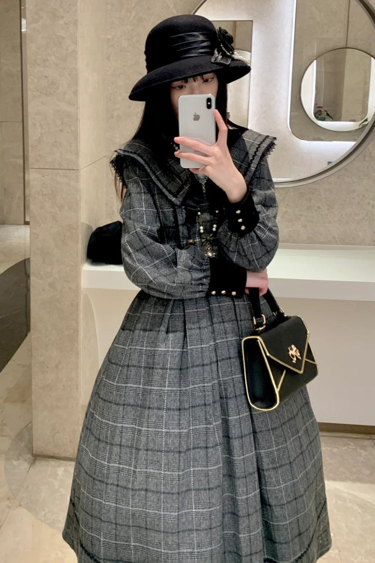 Finely Styled Dress with a Classic Vintage Look