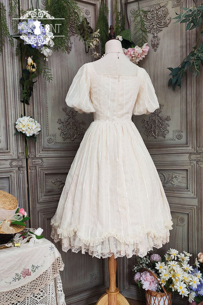 Finely Styled Dress with a Classic Vintage Look