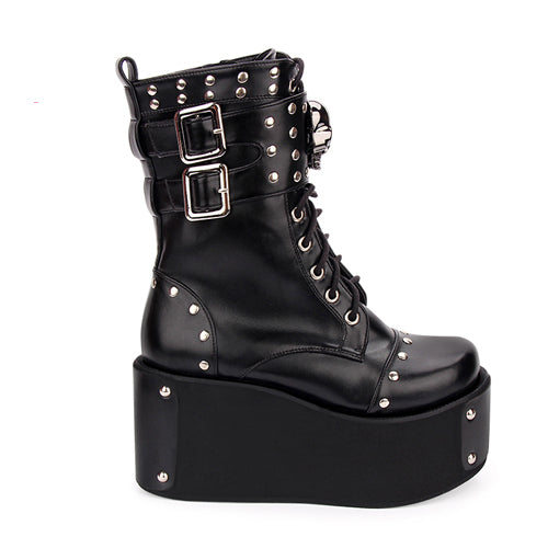 Effortlessly Elegant Boots with a Timeless Design