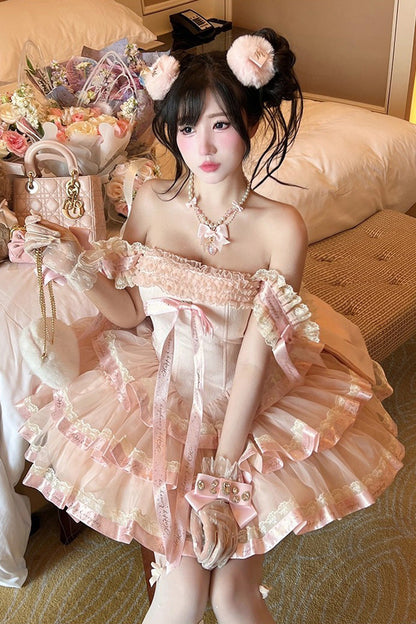 Finely Styled Dress with a Classic Vintage Look