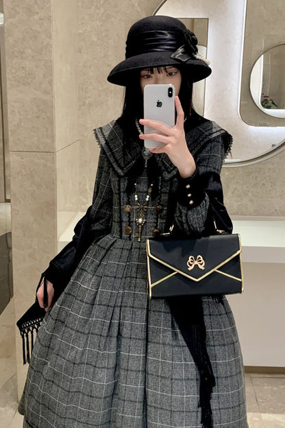 Finely Styled Dress with a Classic Vintage Look