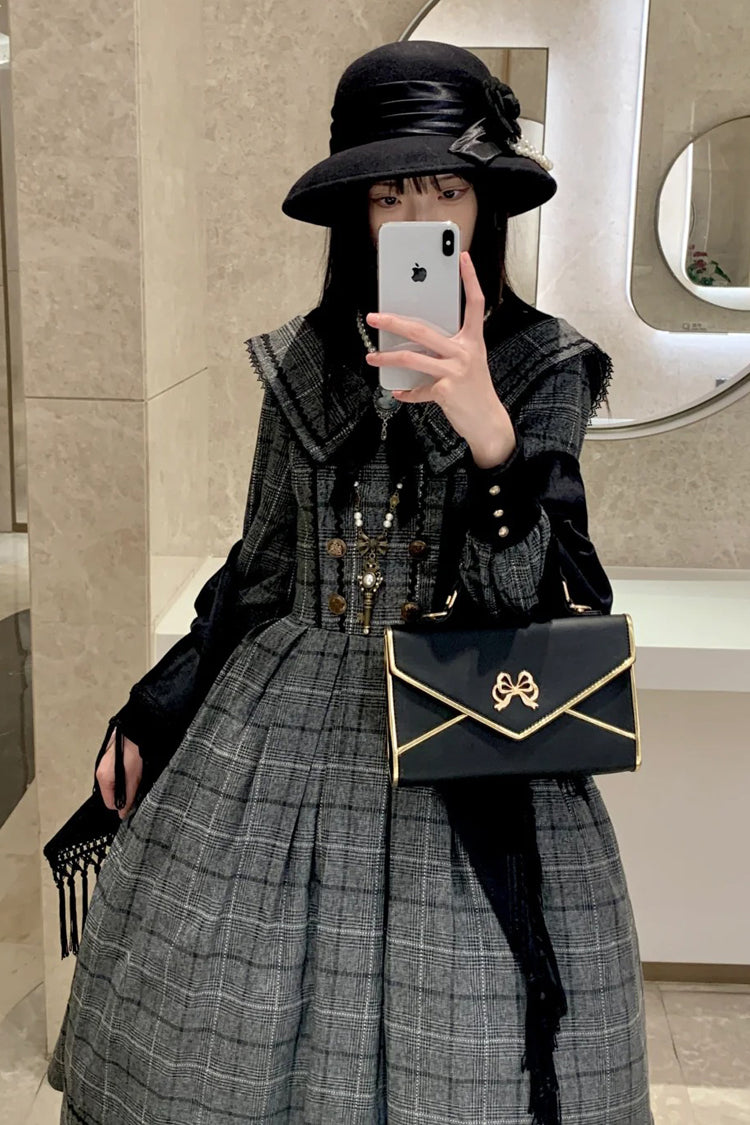 Finely Styled Dress with a Classic Vintage Look