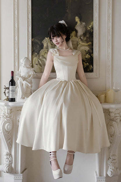 Effortlessly Elegant Dress with a Timeless Design