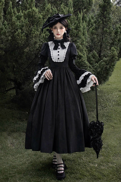 Beautifully Finished Dress in a Timeless Design