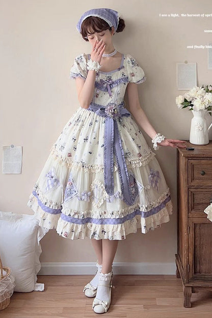 Subtly Elegant Dress with a Refined Vintage Look