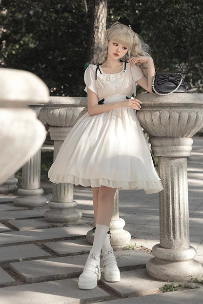 Finely Styled Dress with a Classic Vintage Look