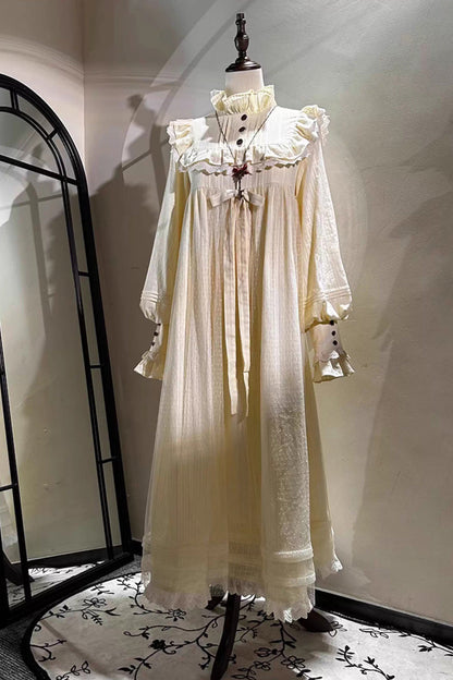 Finely Styled Dress with a Classic Vintage Look