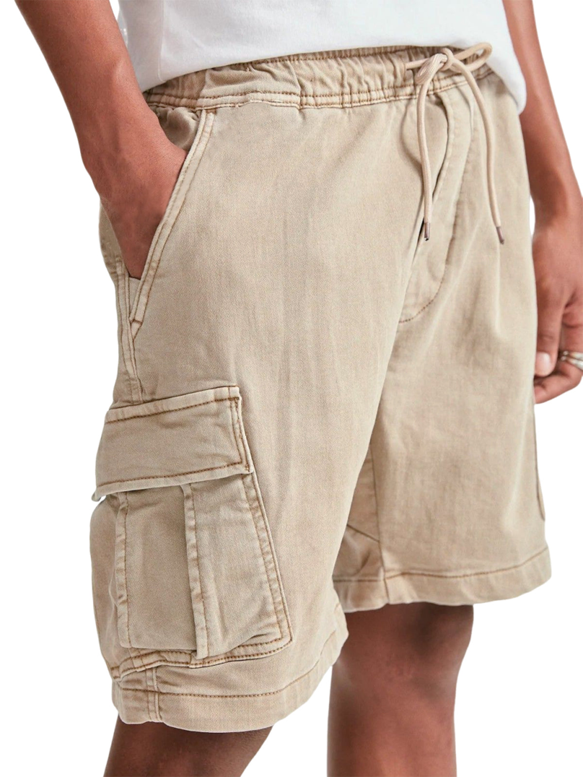 Effortlessly Elegant Pants with a Timeless Design