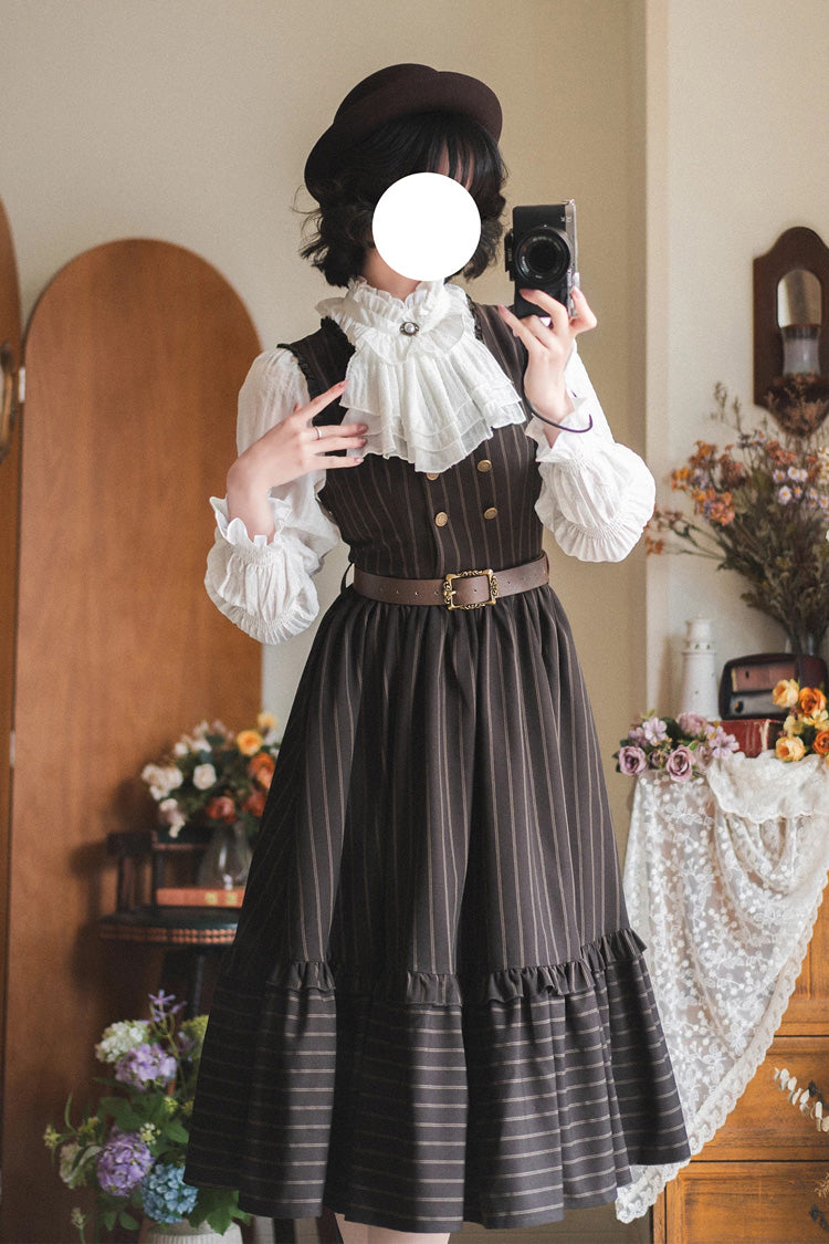 Casually Elegant Blouse with a Refined Edge