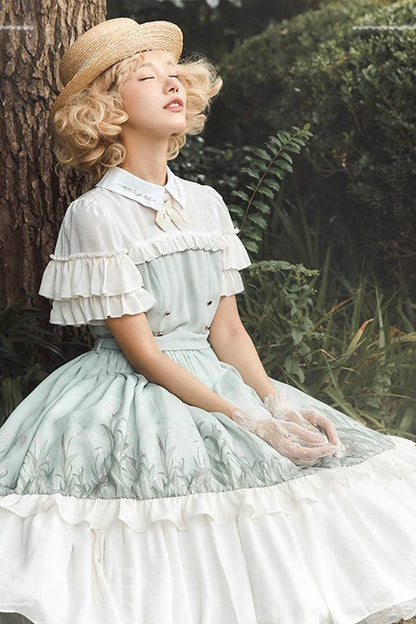 Classic Vintage Dress with a Flattering Fit