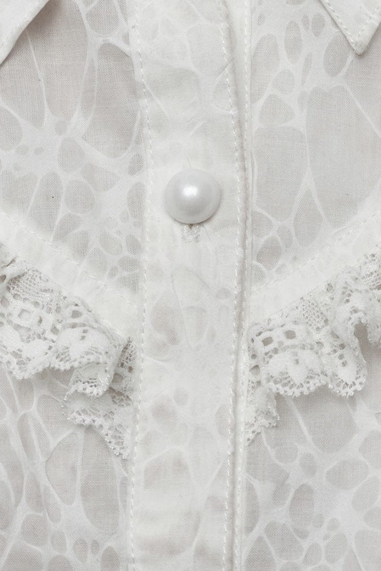 Sophisticated Blouse with a Clean Classic Look