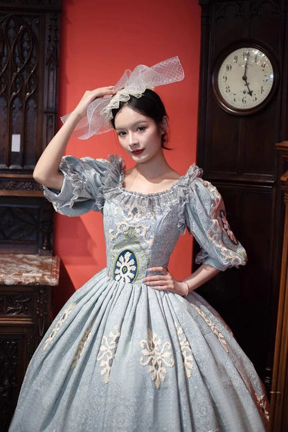 Finely Styled Dress with a Classic Vintage Look