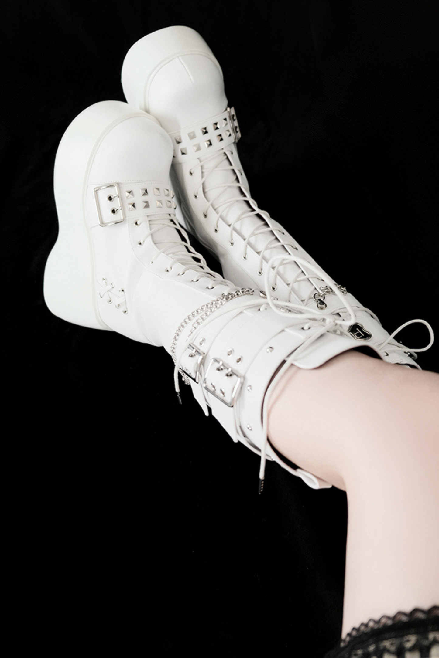 Mode Lace Up Medium Boots