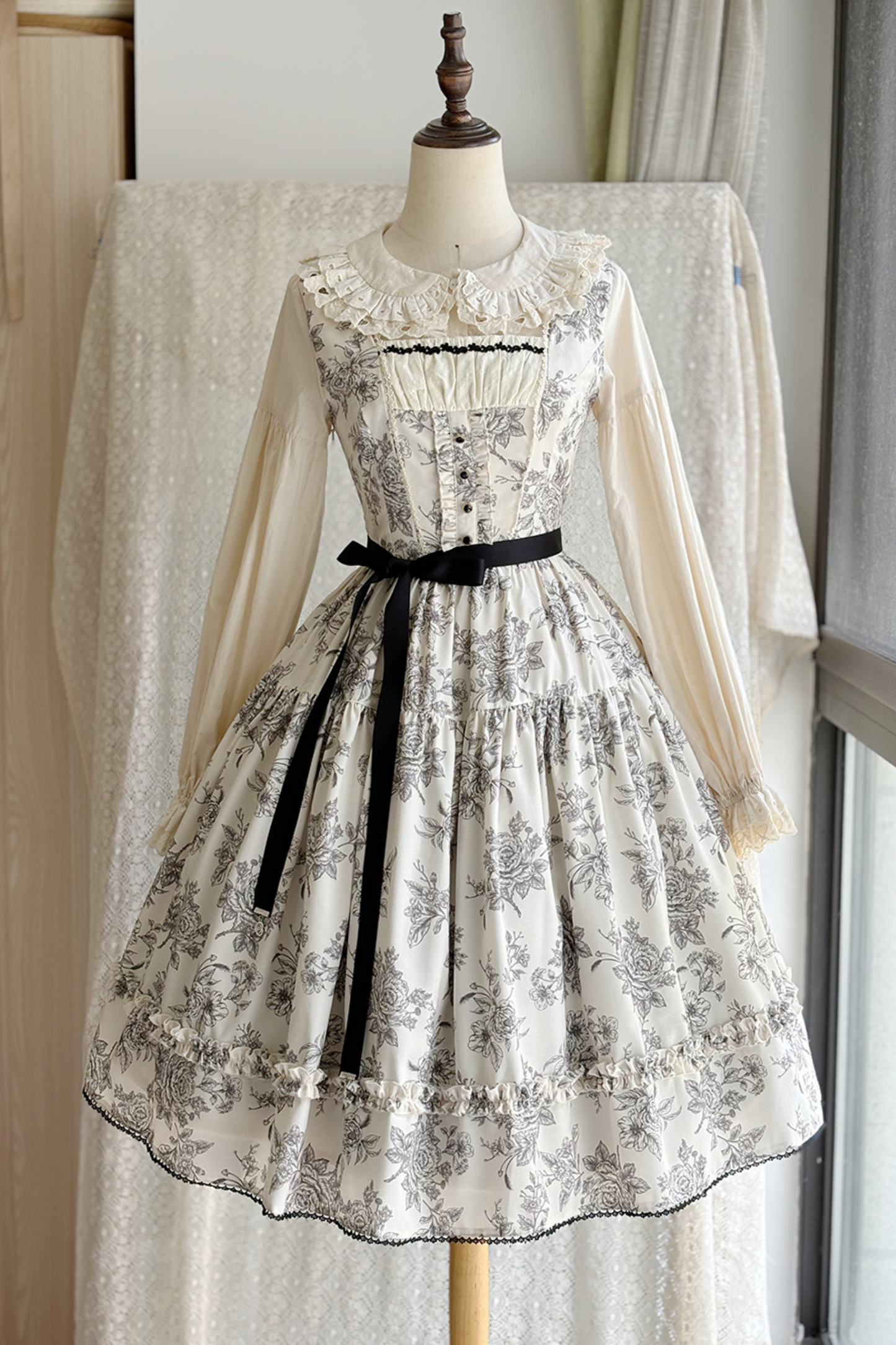 Sketch Wild Rose Lolita Jumper Skirt