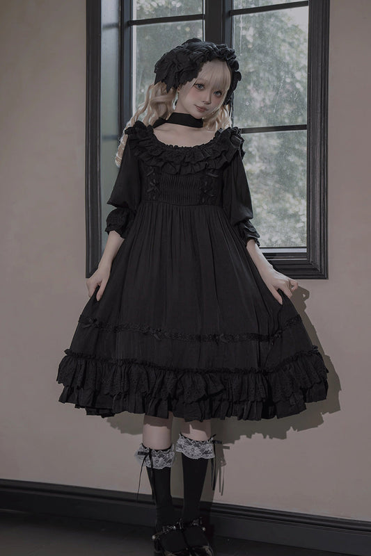 Effortlessly Elegant Dress with a Timeless Design