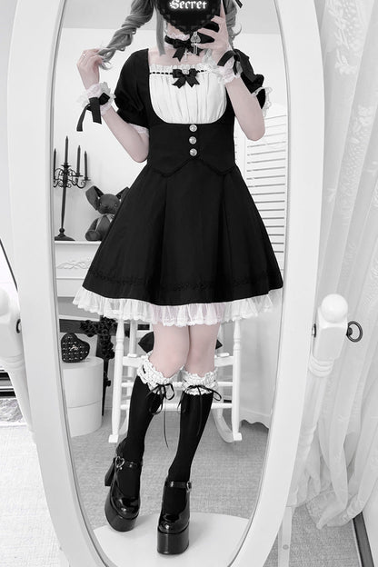 Finely Styled Dress with a Classic Vintage Look