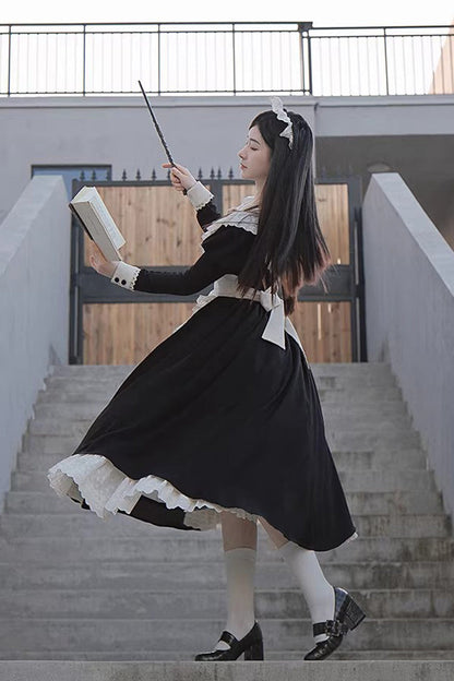 Subtly Elegant Dress with a Refined Vintage Look