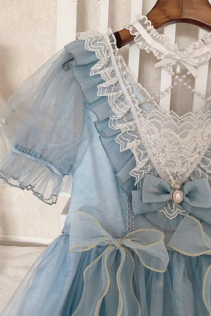 Subtly Elegant Dress with a Refined Vintage Look