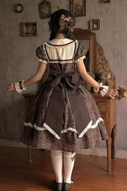Finely Styled Dress with a Classic Vintage Look