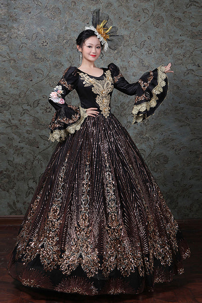 Finely Styled Dress with a Classic Vintage Look