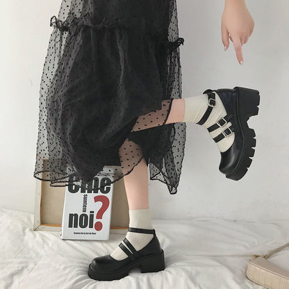 Casually Elegant Shoes with a Refined Edge
