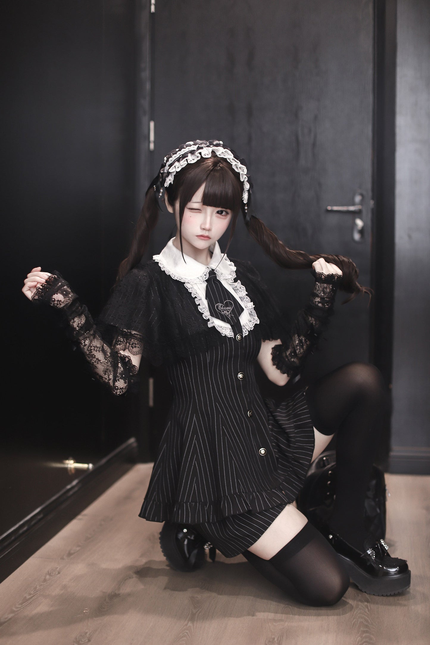 [reservation Deadline: May 15] Black Pinstripe Lace Cape Design Thai Collar Dress Suit Full Set + Accessories