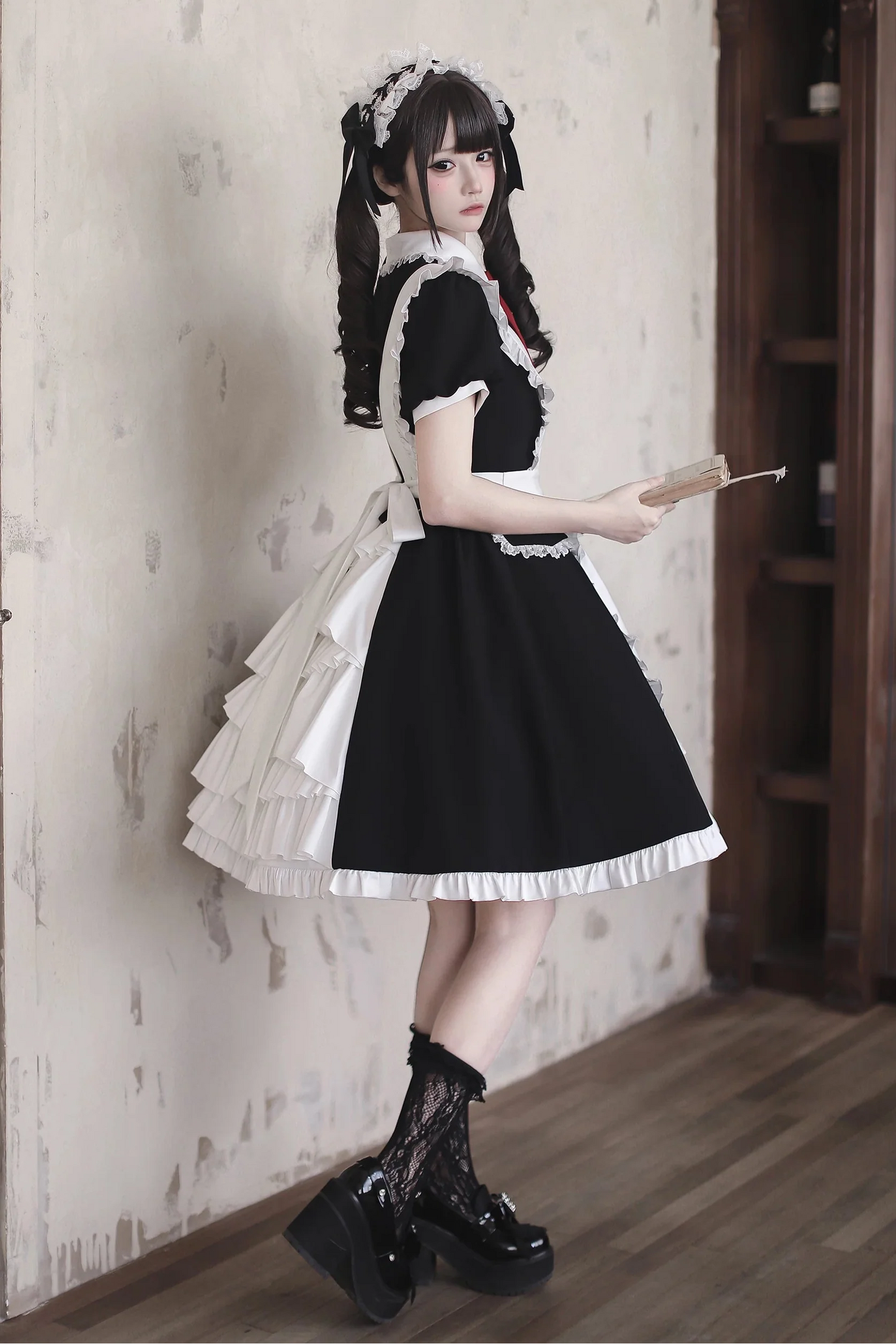 [pre-order Deadline: April 29] Black X White Gothic Lace Red Tie Collar Lolita Dress Type A/b