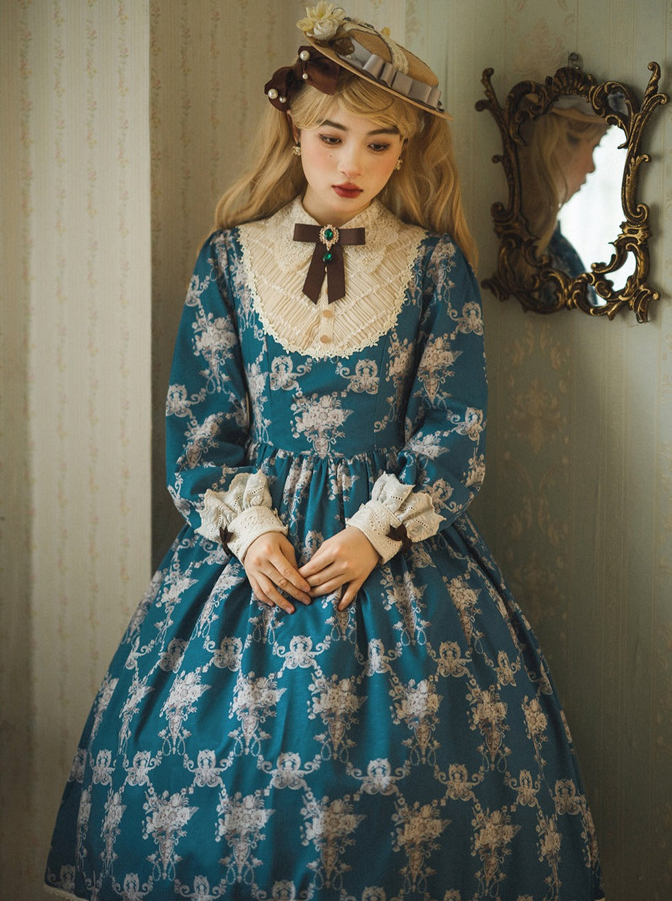 [pre-order] Antique Flower Wall Lolita Retro Cake Pendant Dress