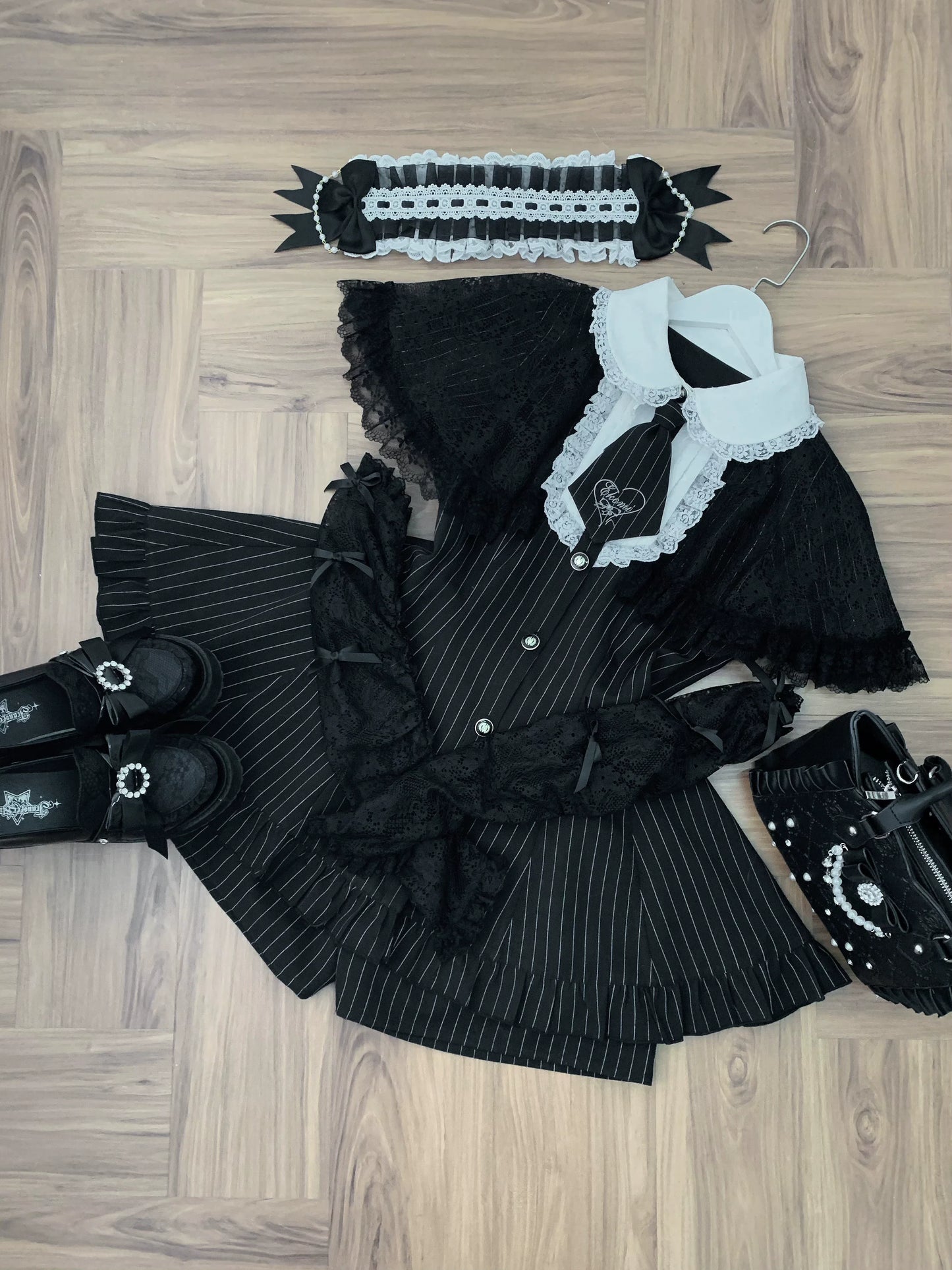 [reservation Deadline: May 15] Black Pinstripe Lace Cape Design Thai Collar Dress Suit Full Set + Accessories