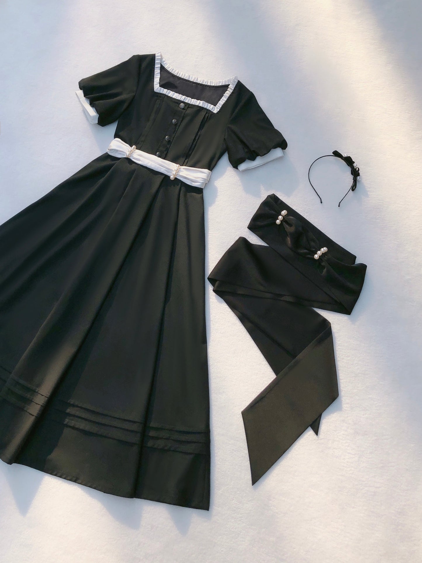 [pre-order] Black Square Collar French Retro Dress + Waist Ribbon + Black Ribbon Headband + Pearl Necklace