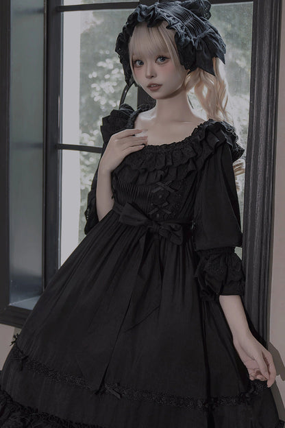 Beautifully Finished Dress in a Timeless Design