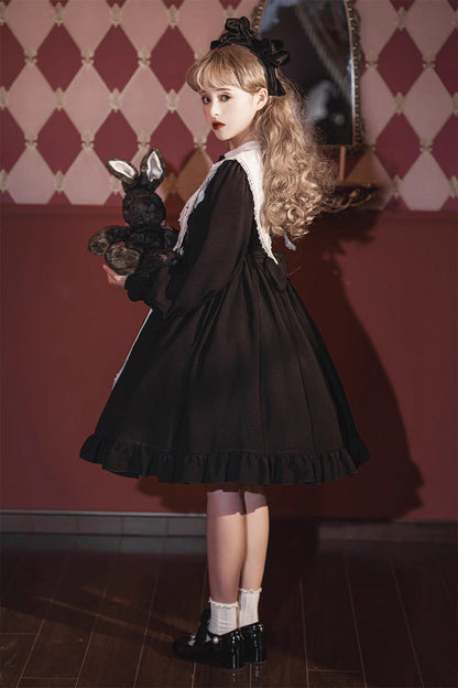 Casually Elegant Dress with a Refined Edge