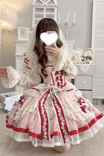 Finely Styled Dress with a Classic Vintage Look