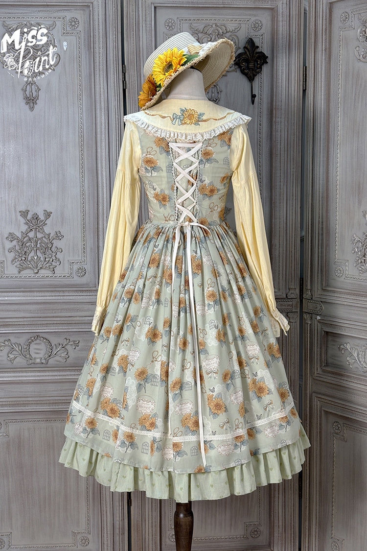 Finely Styled Dress with a Classic Vintage Look