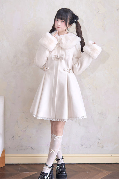 Effortlessly Elegant Coat with a Timeless Design