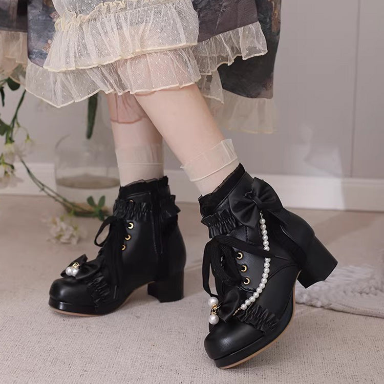 Effortlessly Elegant Boots with a Timeless Design
